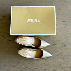 Michael Kors Gold heels in great condition. Will dress up any outfit!